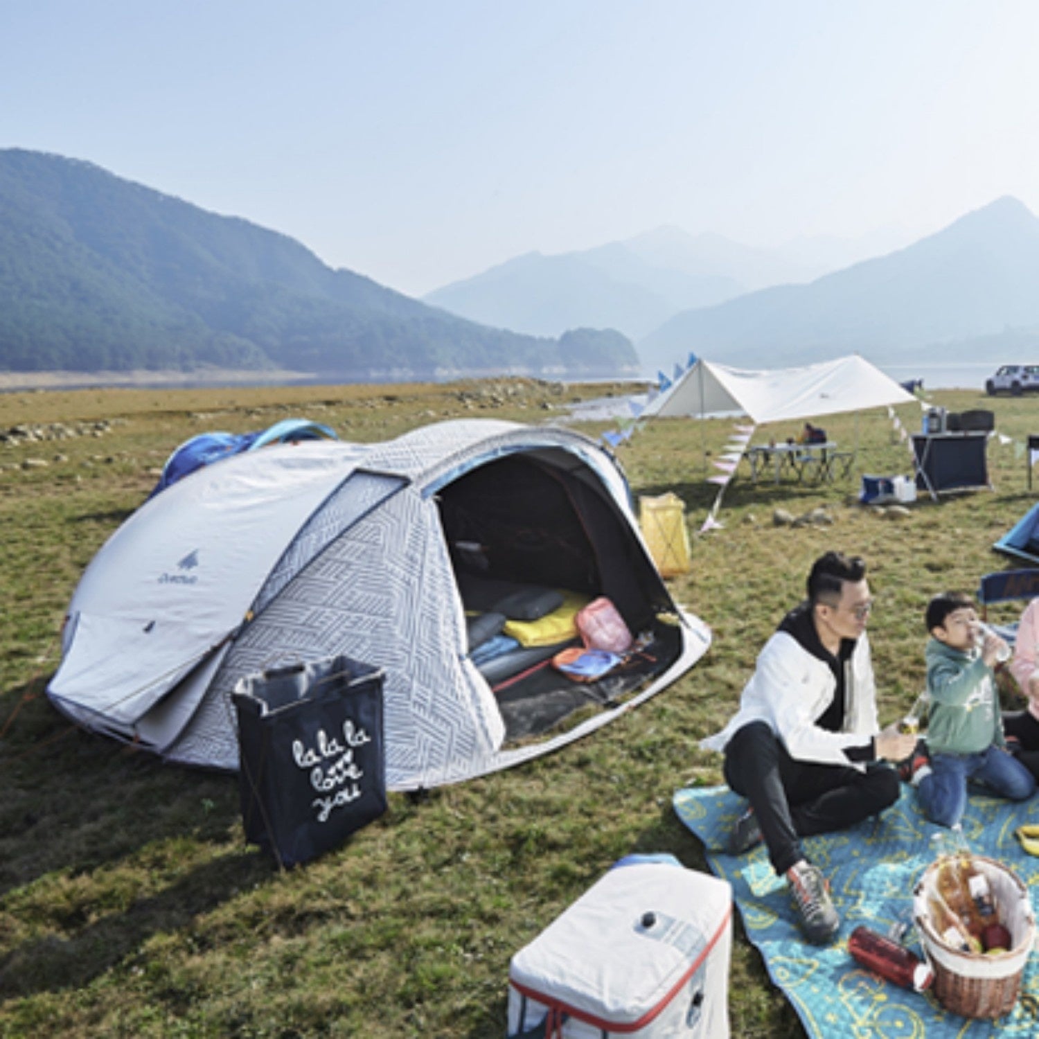 Explore the Great Outdoors with Our Fully Automatic Camping Tent
